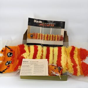 Bucilla Deluxe Pile Latch Craft Kit Squiggly Doorstop **MOSTLY DONE** VTG 5"x36"